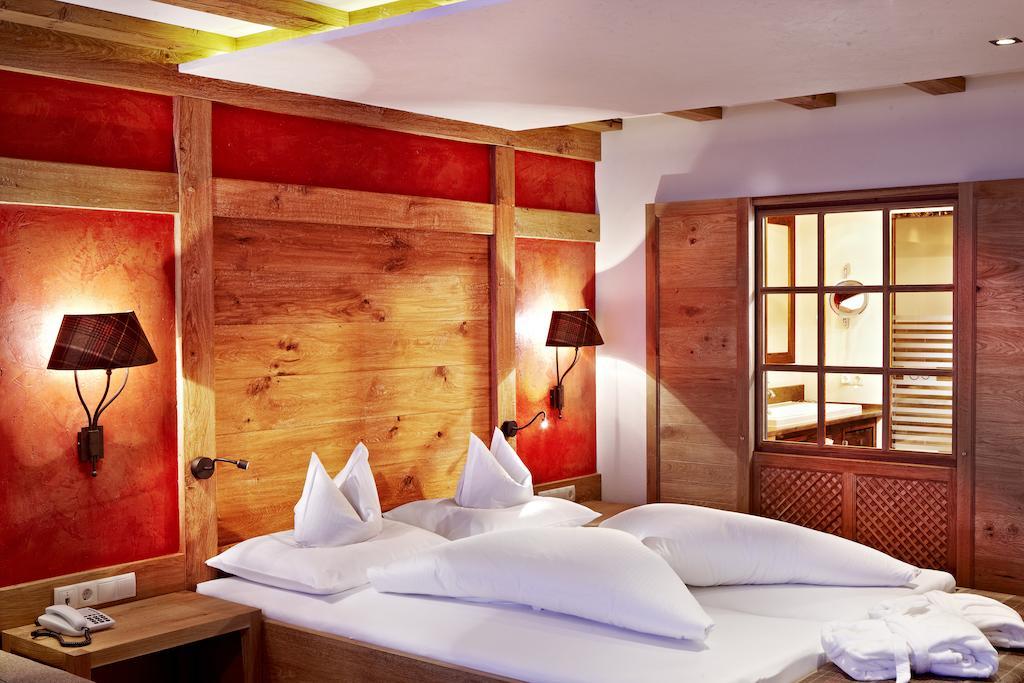 Hotel Berghof Crystal Spa & Sports Тукс Экстерьер фото